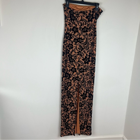 MORE TO COME Revolve Teagan Maxi Dress in Navy Floral Size M Formal - Picture 6 of 8